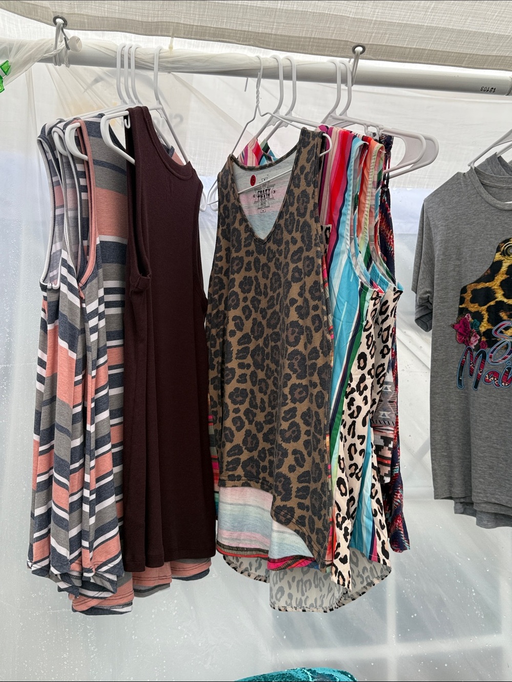 8 Piece Bundles of women’s Tops XS-3X RESELL BUNDLES RANDOM